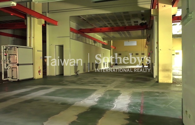 台中2萬坪丁工挑高10米近萬坪大廠現場實景